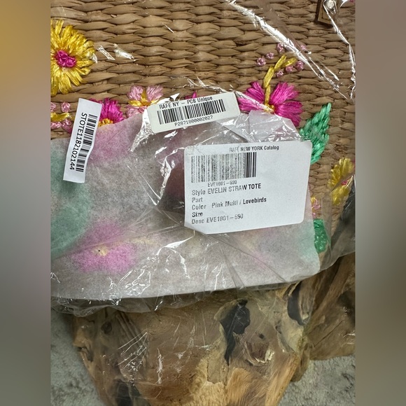 ‼️RARE‼️ 🎸RAFE🎸 Evelyn Seagrass Tote- Lovebirds✨

✨Color: Multi-color✨ - Picture 11 of 11